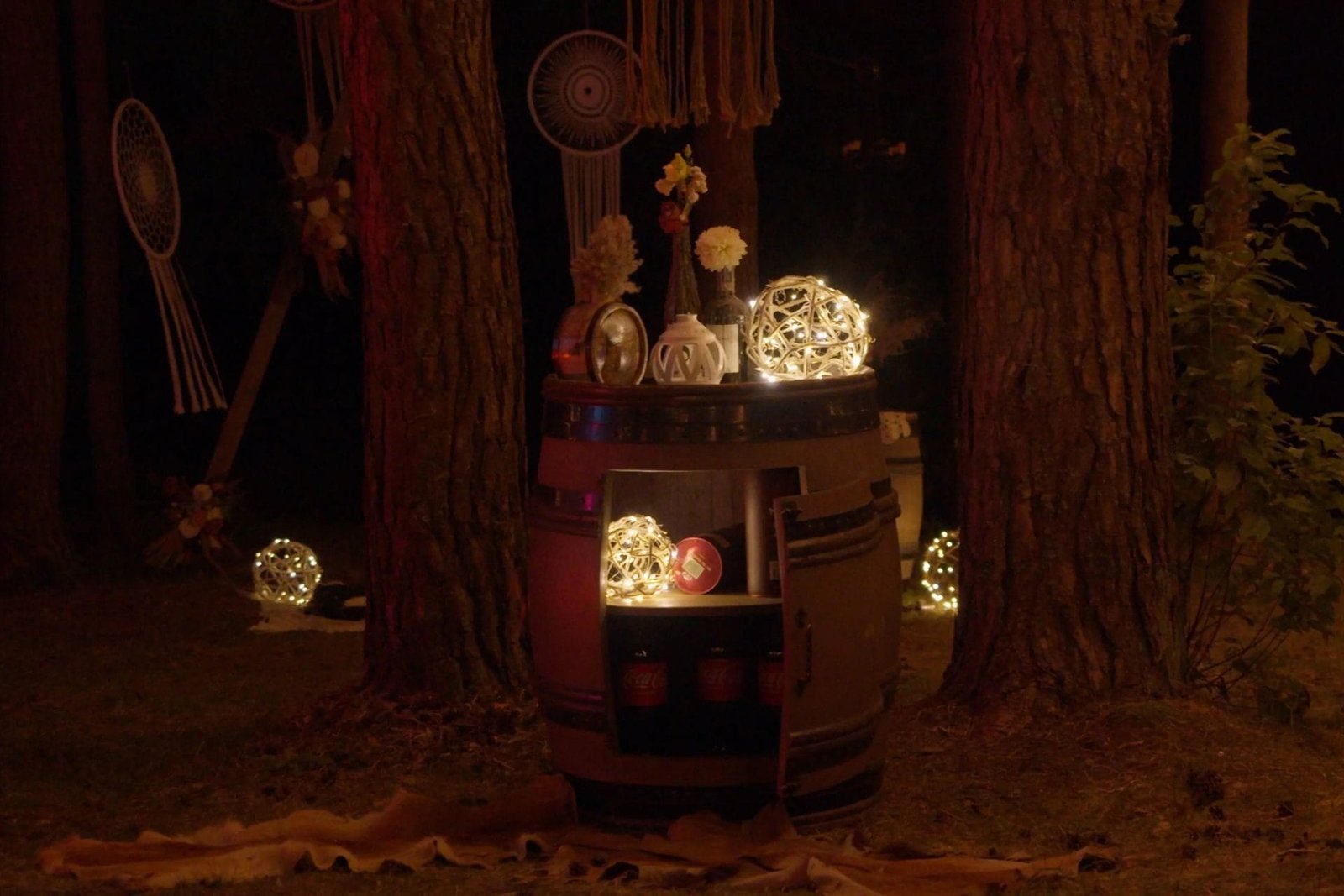 Svieciantys kamuoliai vestuviu renginiu dekoracija Svieciantys kamuoliai vestuviu renginiu dekoracija