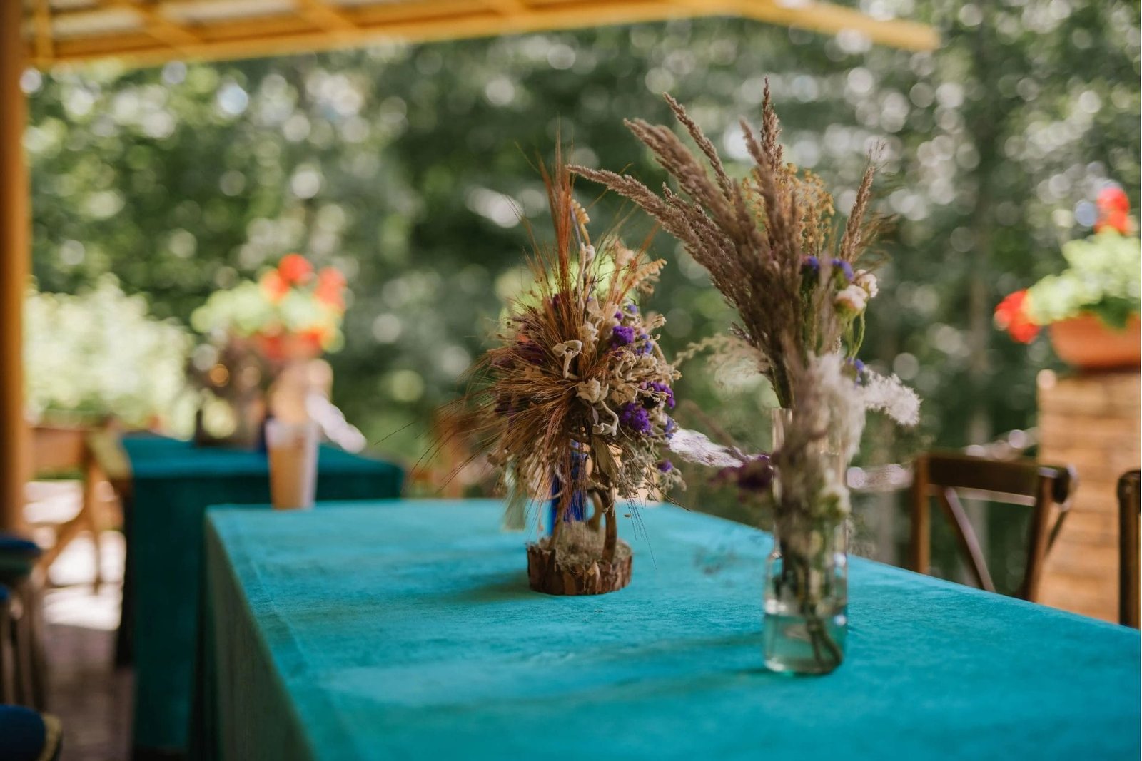 Rankų darbo vestovių stalo papuošimai Rankų darbo vestovių stalo papuošimai